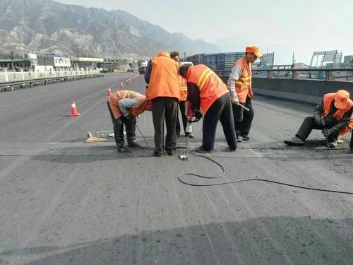 乌拉特前道路桥梁病害治理